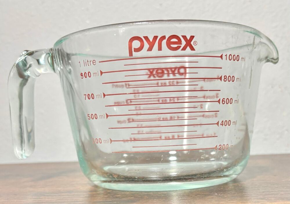 Vintage Pyrex Large 4 Cup/ 32 oz Red Letters Open Handle #532 USA